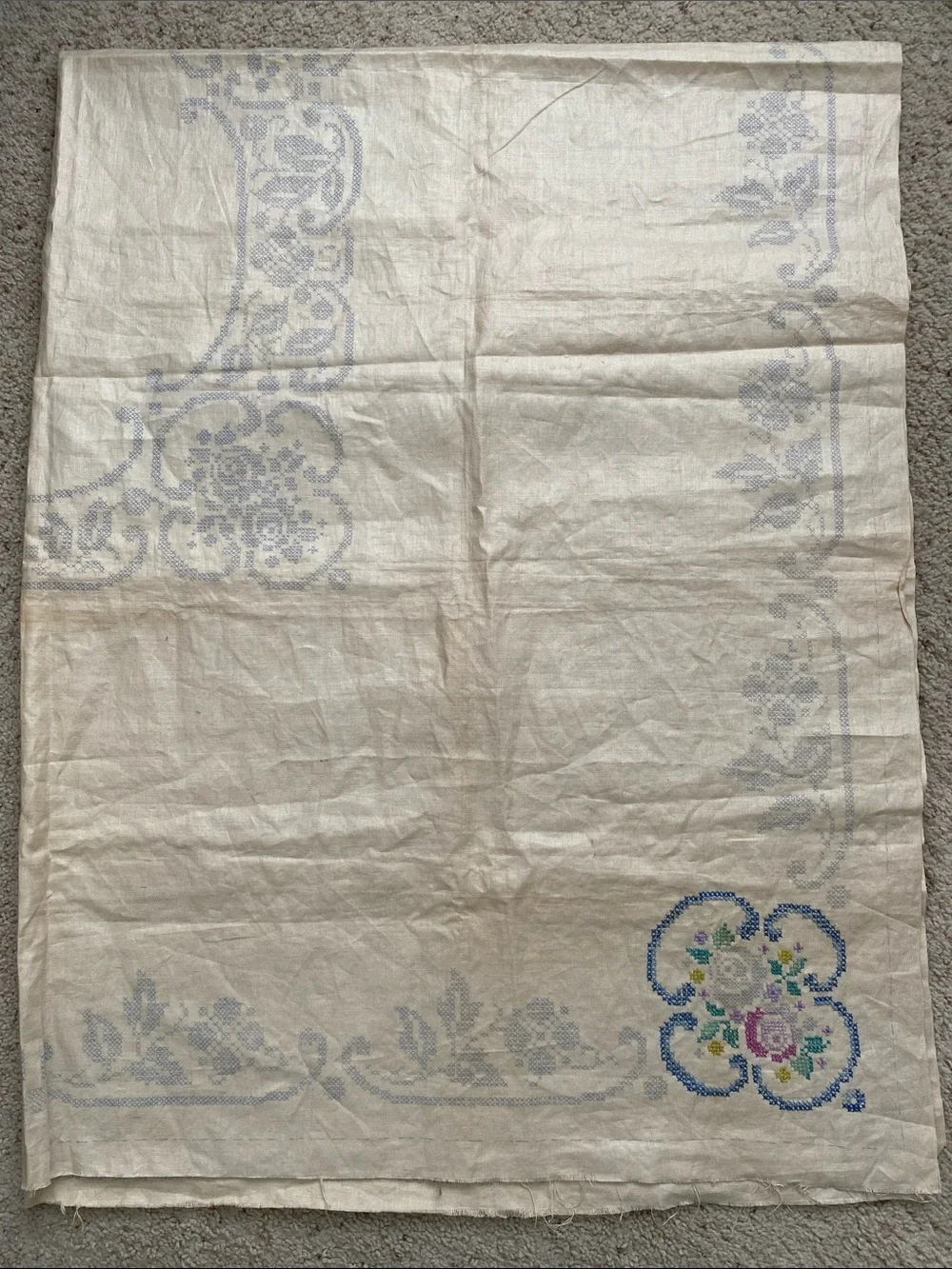 Vintage Paragon Cross-Point Embroidery Kit. Tablecloth w/8 Napkins. Unfinished.